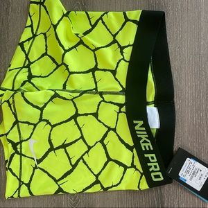 NWT dri fit Nike pro Women’s shorts size medium yellow & black